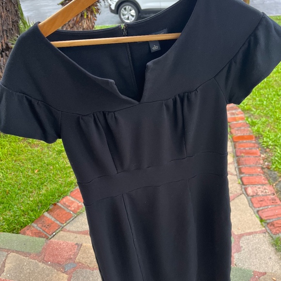 Banana Republic Black Shift Dress | Size 6 | Elegant Minimalist 🖤 - Picture 3 of 8